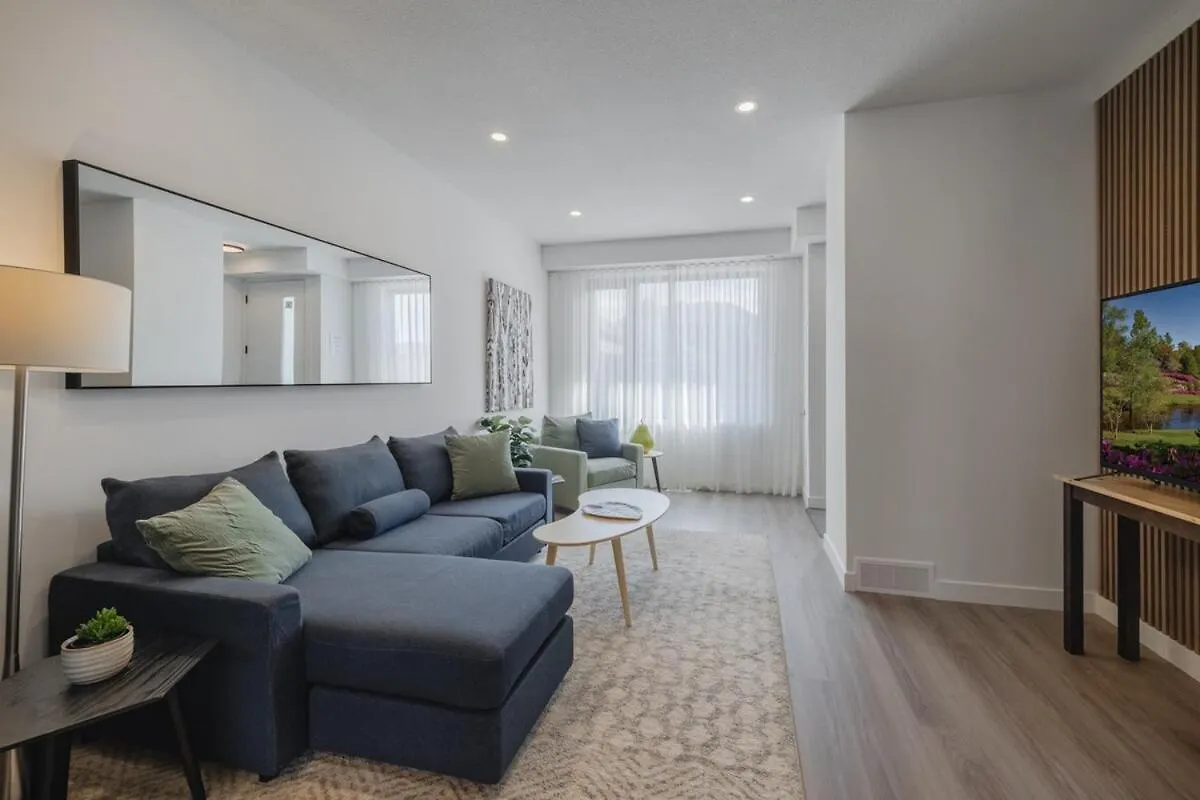 Upper And Lower, Great For Large Families, Fenced Yard YYC Casa vacanze