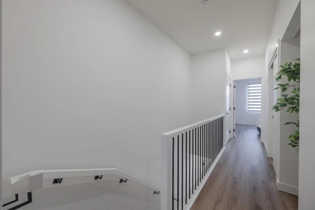 Upper And Lower, Great For Large Families, Fenced Yard Κάλγκαρι Καναδάς
